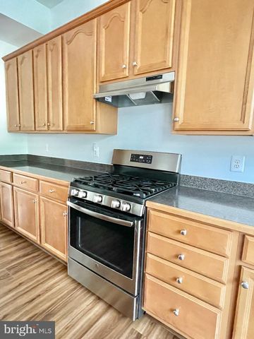 2403 CYPRESS GREEN LN, Herndon, VA 20171