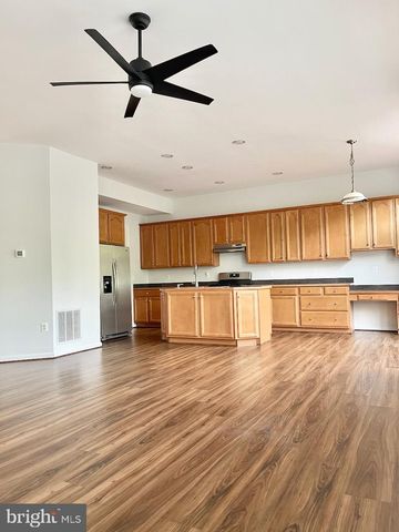 2403 CYPRESS GREEN LN, Herndon, VA 20171