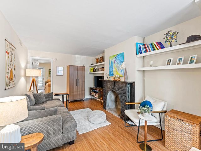 1414 SWANN ST NW, Washington, DC 20009