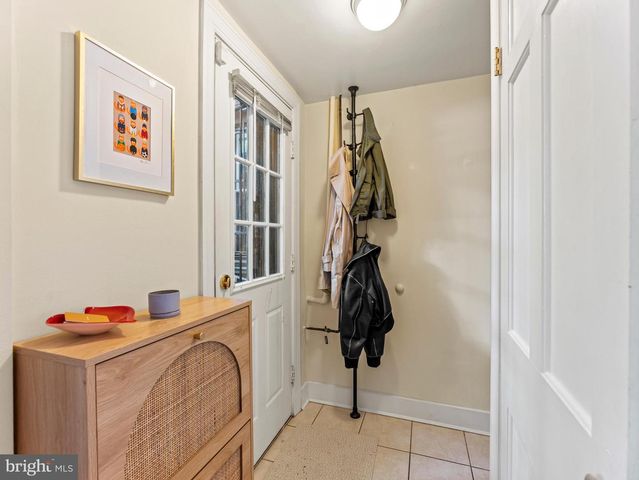 1414 SWANN ST NW, Washington, DC 20009