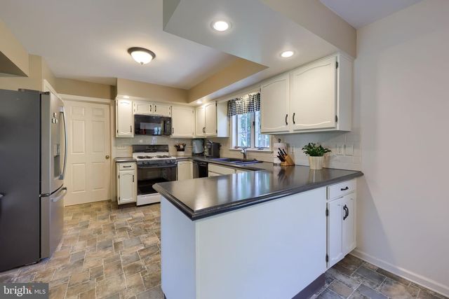 3474 CRYSTAL LN, Lancaster, PA 17601