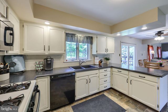 3474 CRYSTAL LN, Lancaster, PA 17601