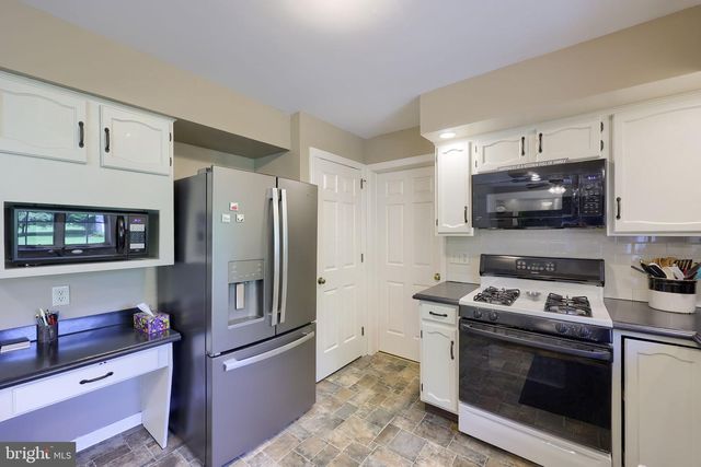 3474 CRYSTAL LN, Lancaster, PA 17601