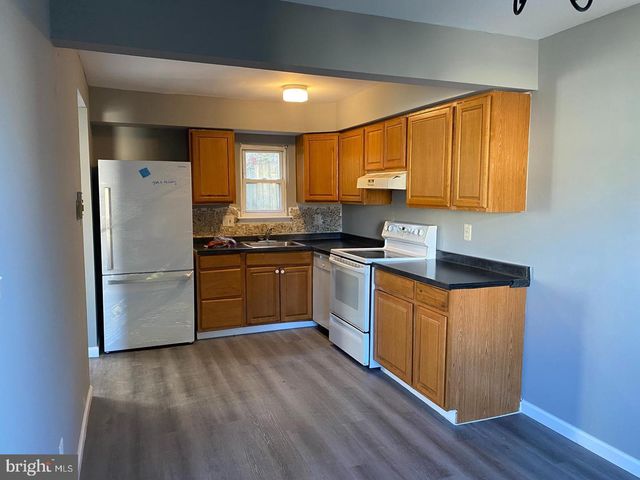 14 BERKSHIRE RD, Sicklerville, NJ 08081