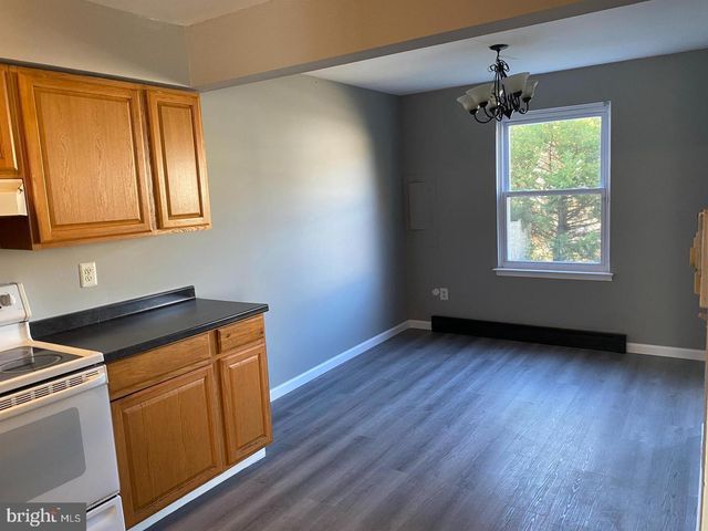 14 BERKSHIRE RD, Sicklerville, NJ 08081