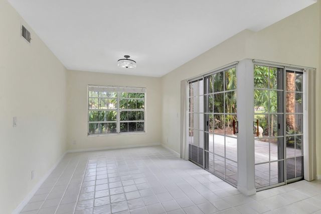 9 Admirals Court, Palm Beach Gardens, FL 33418