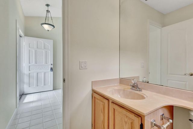 9 Admirals Court, Palm Beach Gardens, FL 33418