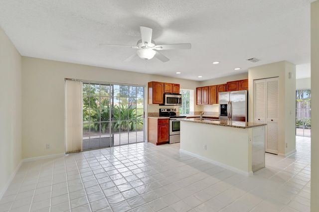 9 Admirals Court, Palm Beach Gardens, FL 33418