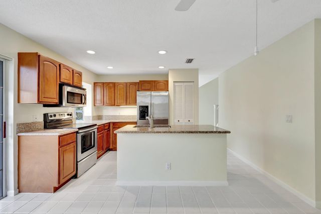 9 Admirals Court, Palm Beach Gardens, FL 33418