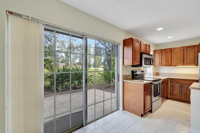 9 Admirals Court, Palm Beach Gardens, FL 33418