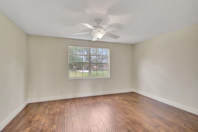9 Admirals Court, Palm Beach Gardens, FL 33418