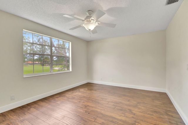 9 Admirals Court, Palm Beach Gardens, FL 33418
