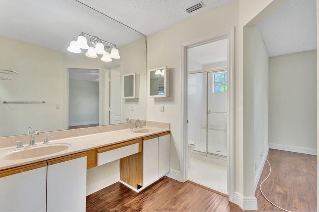 9 Admirals Court, Palm Beach Gardens, FL 33418