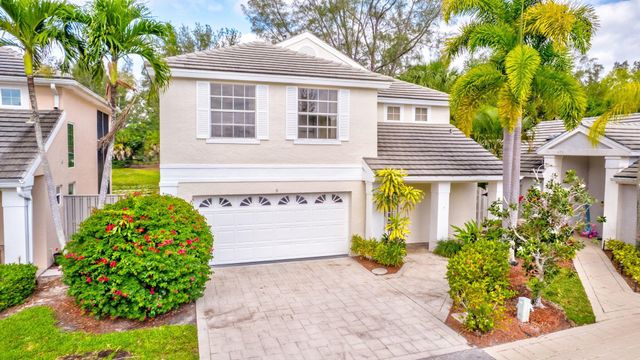 9 Admirals Court, Palm Beach Gardens, FL 33418
