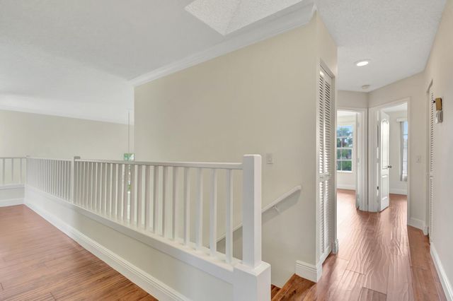 9 Admirals Court, Palm Beach Gardens, FL 33418