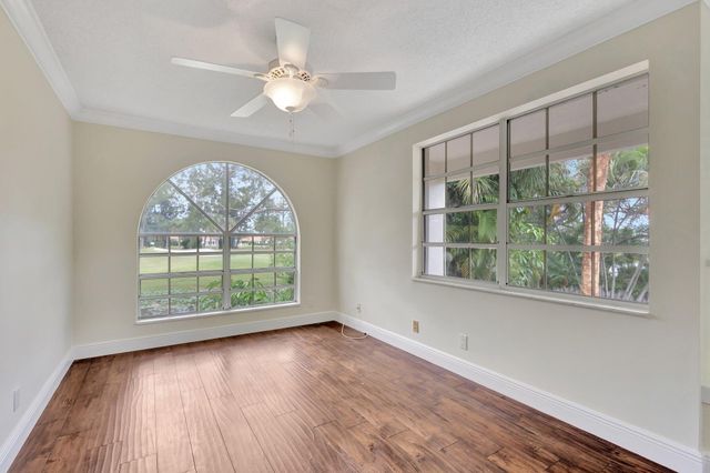 9 Admirals Court, Palm Beach Gardens, FL 33418