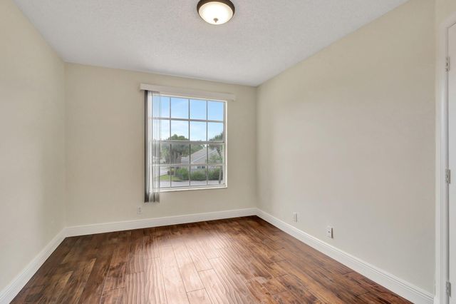 9 Admirals Court, Palm Beach Gardens, FL 33418