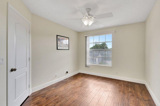 9 Admirals Court, Palm Beach Gardens, FL 33418