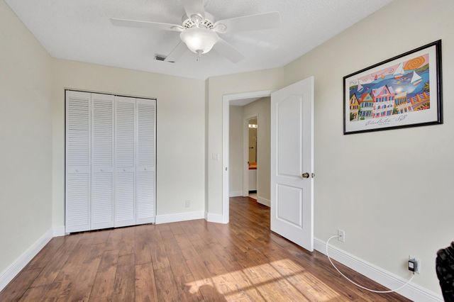 9 Admirals Court, Palm Beach Gardens, FL 33418