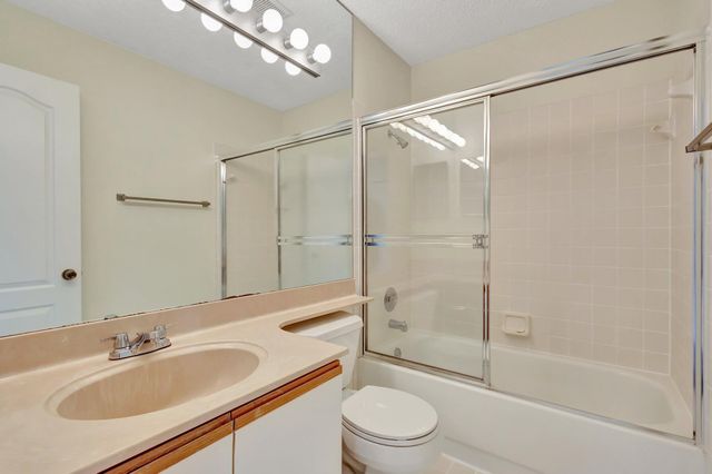 9 Admirals Court, Palm Beach Gardens, FL 33418