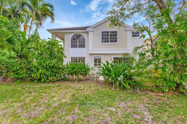 9 Admirals Court, Palm Beach Gardens, FL 33418