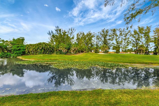 9 Admirals Court, Palm Beach Gardens, FL 33418