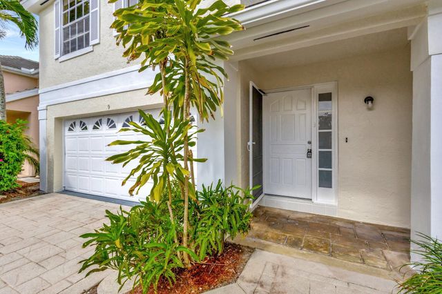 9 Admirals Court, Palm Beach Gardens, FL 33418