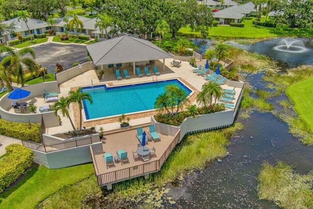 9 Admirals Court, Palm Beach Gardens, FL 33418