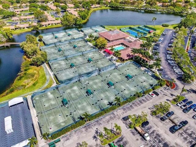9 Admirals Court, Palm Beach Gardens, FL 33418