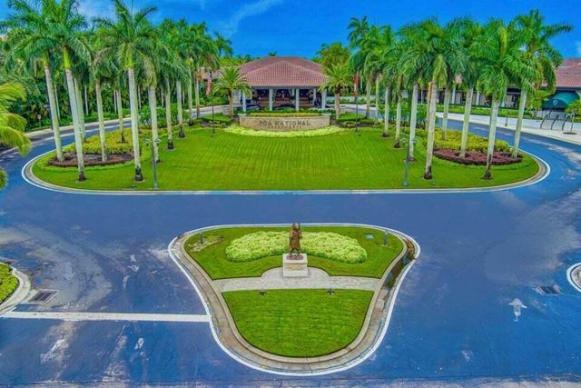 9 Admirals Court, Palm Beach Gardens, FL 33418