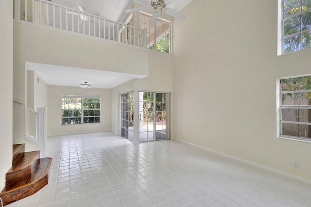 9 Admirals Court, Palm Beach Gardens, FL 33418