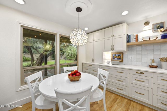 7701 E Knollwood Circle, Tucson, AZ 85750