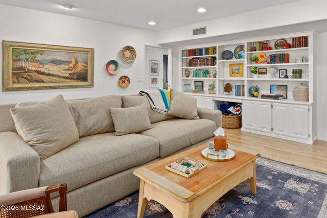 7701 E Knollwood Circle, Tucson, AZ 85750