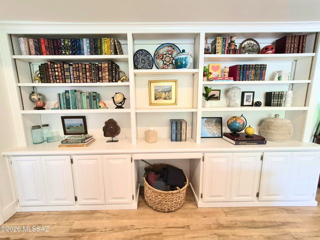 7701 E Knollwood Circle, Tucson, AZ 85750