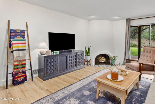 7701 E Knollwood Circle, Tucson, AZ 85750