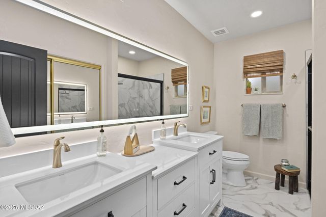 7701 E Knollwood Circle, Tucson, AZ 85750