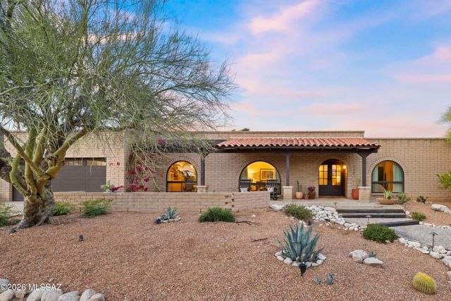 7701 E Knollwood Circle, Tucson, AZ 85750