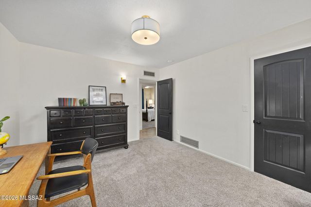 7701 E Knollwood Circle, Tucson, AZ 85750