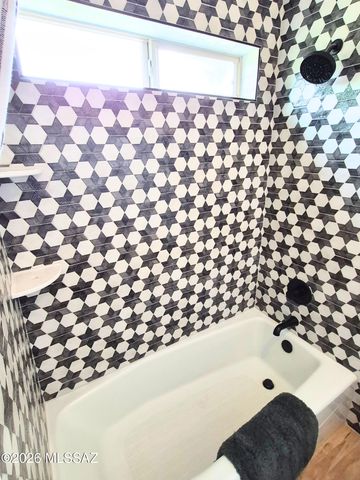 7701 E Knollwood Circle, Tucson, AZ 85750