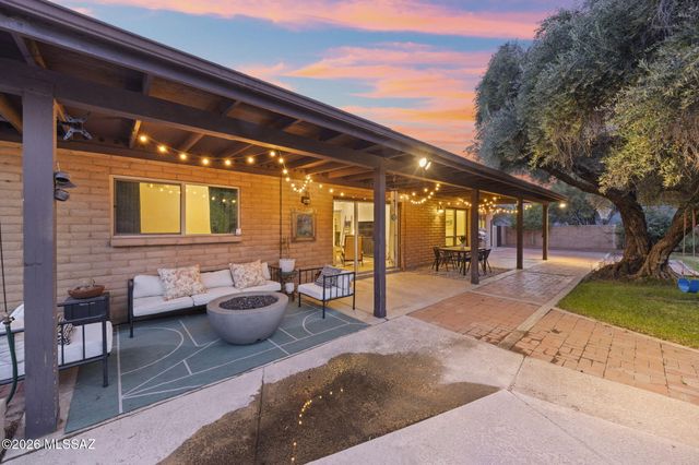 7701 E Knollwood Circle, Tucson, AZ 85750