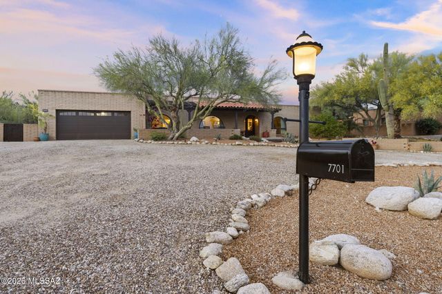 7701 E Knollwood Circle, Tucson, AZ 85750