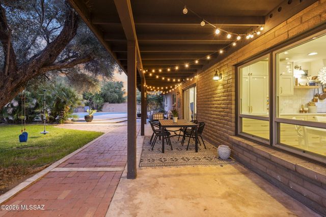 7701 E Knollwood Circle, Tucson, AZ 85750