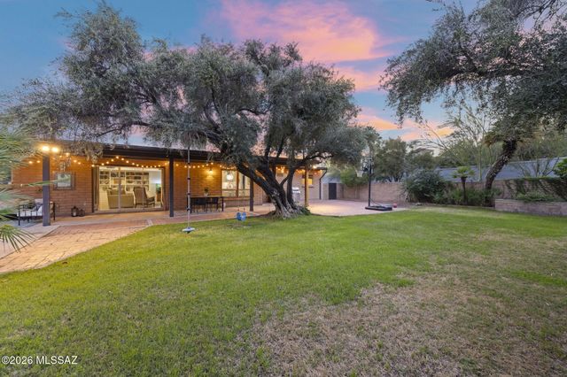 7701 E Knollwood Circle, Tucson, AZ 85750