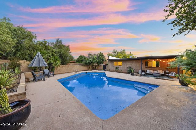 7701 E Knollwood Circle, Tucson, AZ 85750