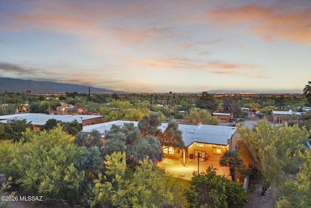 7701 E Knollwood Circle, Tucson, AZ 85750