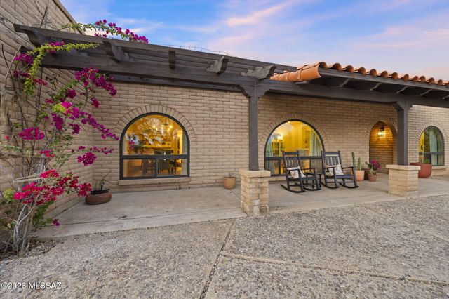 7701 E Knollwood Circle, Tucson, AZ 85750