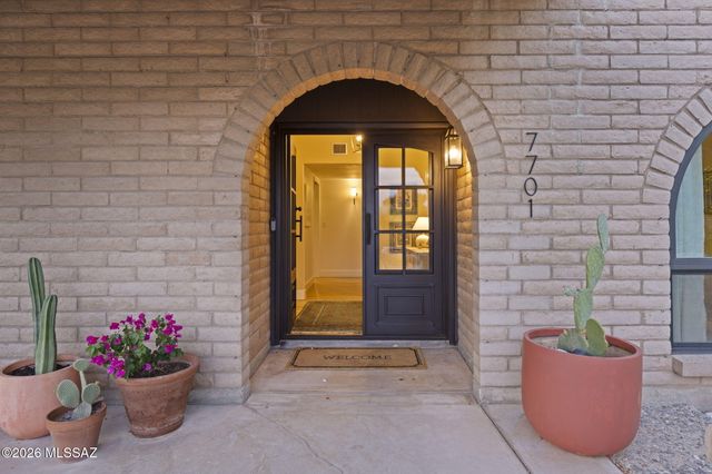 7701 E Knollwood Circle, Tucson, AZ 85750