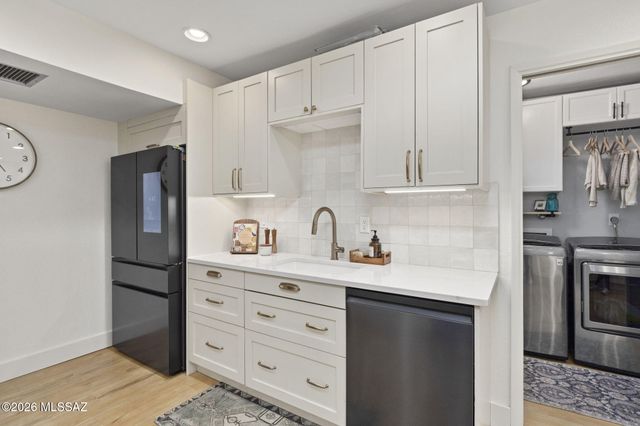 7701 E Knollwood Circle, Tucson, AZ 85750