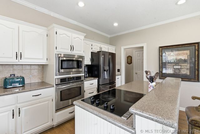 9952 E Shadowlake Drive, Claremore, OK 74017