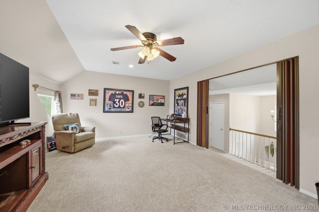9952 E Shadowlake Drive, Claremore, OK 74017